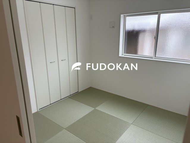 山形市江南第23【新築建売住宅】2号棟の和室|客間としてもお子様のプレイルームとしてもご活用頂けます。