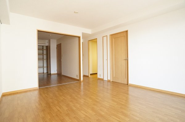 江戸川区船堀３丁目の賃貸マンションの居間・リビング|ＬＤから洋室・Ｋ