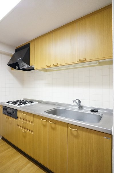 江戸川区船堀３丁目の賃貸マンションのキッチン|システムキッチン3口コンロ、グリル付♪