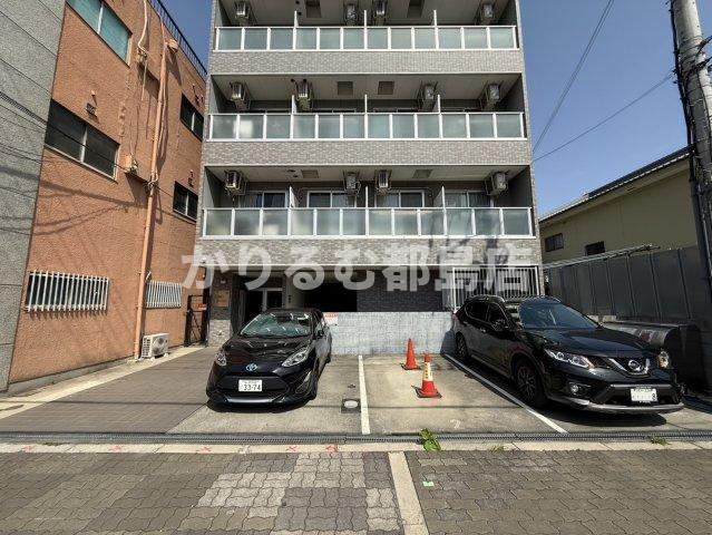 ラボ城北の駐車場