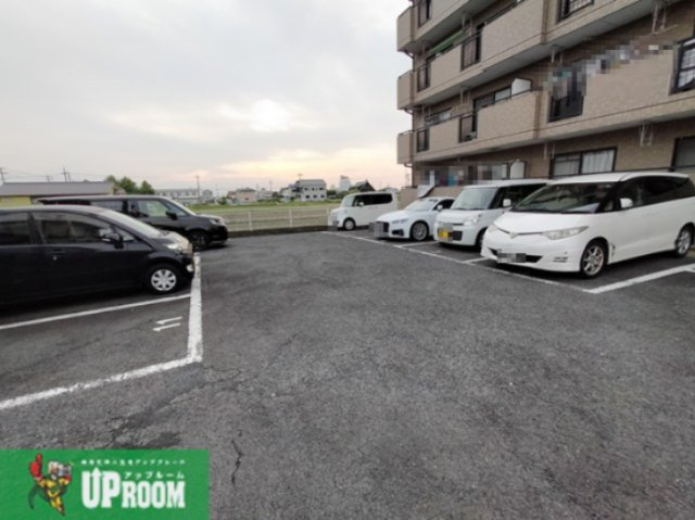 ハイツ・ソレアードの駐車場