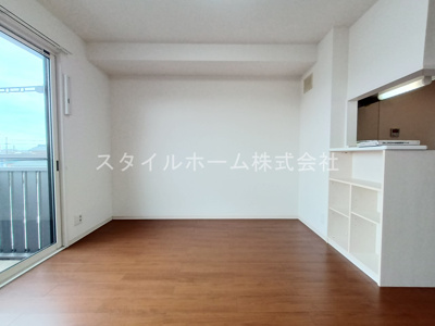 【居間・リビング】 | モナリエ晩田 | 別部屋写真です。