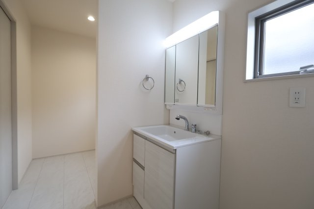 《仲介手数料無料》北区吉野町２丁目171-11新築一戸建てリーブルガーデンの独立洗面台