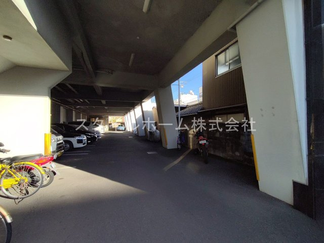 メゾン福谷Ⅲの駐車場