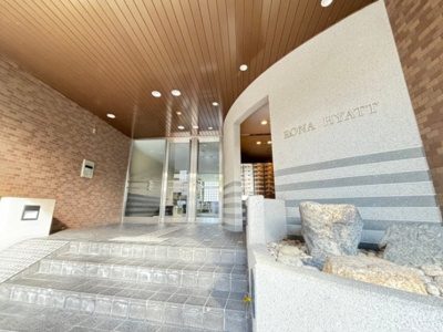 【エントランス】 | RONA　HYATT | エントランス★