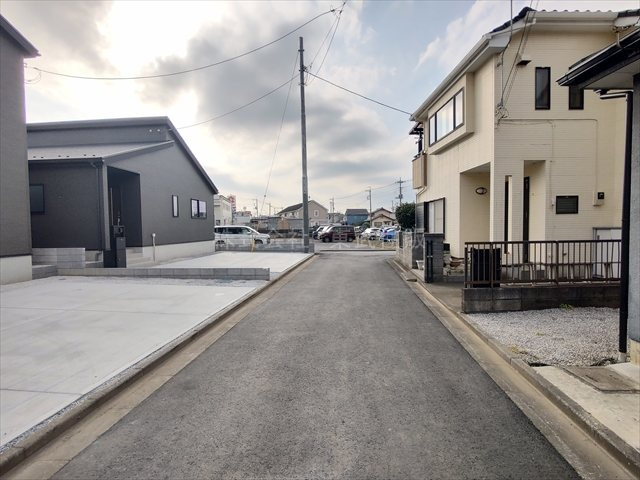 【前面道路含む現地写真】の画像