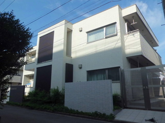 クレスト三ツ沢のエントランス|耐震耐火に優れた旭化成へーベルメゾン