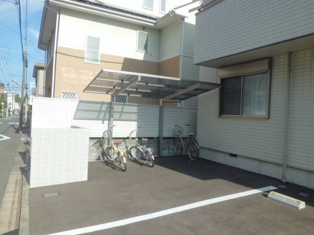 クレスト三ツ沢のその他共用部分|屋根付自転車置場