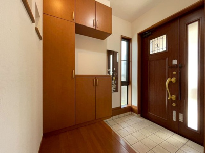 【玄関】 | 岩岡戸建