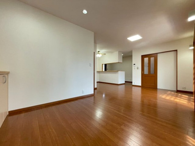 【居間・リビング】 | 岩岡戸建