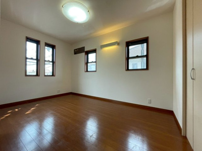 【洋室】 | 岩岡戸建