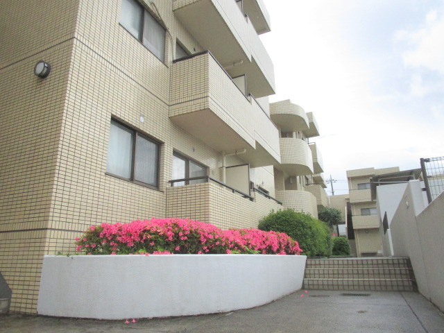 フォンテーヌ藤が丘のセキュリティ|階段は各フロア２住戸ずつで独立