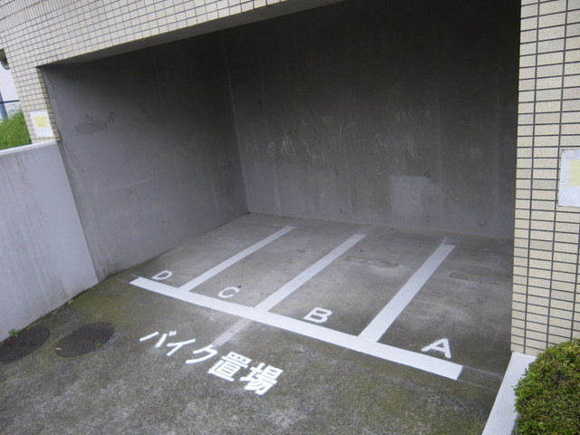 フォンテーヌ藤が丘のその他|屋根付バイク置き場　大型可