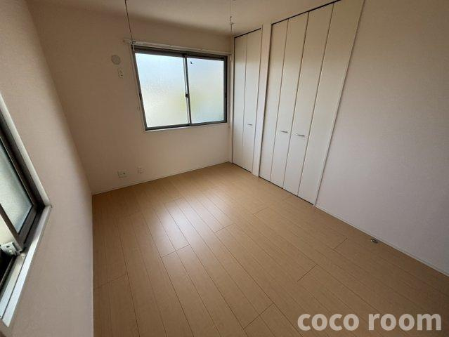 ヴィラ サンマリンの洋室