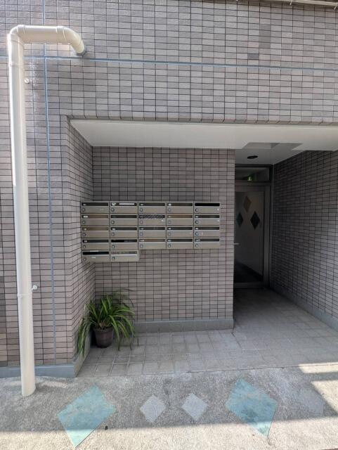 川崎市麻生区百合丘２丁目の賃貸マンションのエントランス