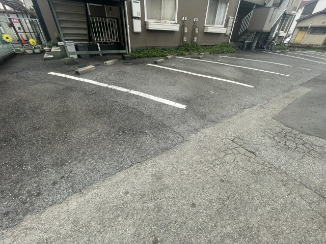 エルハイツイイダの駐車場