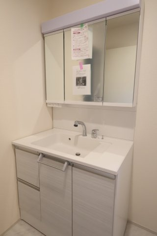 《仲介手数料無料》緑区大字中尾431新築一戸建てブルーミングガーデンの独立洗面台|撮影日 2025年11月20日 15:00 晴れ