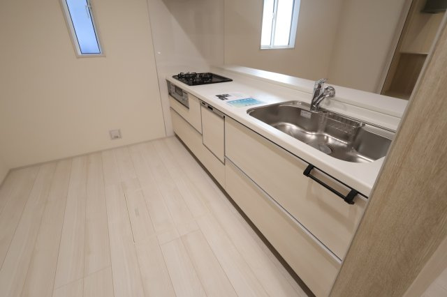 《仲介手数料無料》緑区大字中尾431新築一戸建てブルーミングガーデンのキッチン|撮影日 2025年11月20日 15:00 晴れ