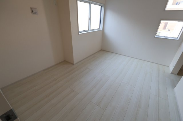 《仲介手数料無料》緑区大字中尾431(2号棟)新築一戸建てブルーミングガーデンの洋室|撮影日 2025年11月20日 15:00 晴れ