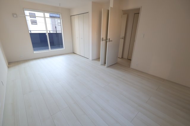 《仲介手数料無料》緑区大字中尾431新築一戸建てブルーミングガーデンの洋室|撮影日 2025年11月20日 15:00 晴れ