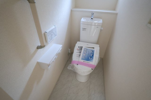 《仲介手数料無料》緑区大字中尾431(2号棟)新築一戸建てブルーミングガーデンのトイレ|撮影日 2025年11月20日 15:00 晴れ