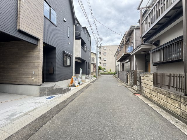 市川市南八幡１丁目新築戸建（南八幡９期）の前面道路含む現地写真|北東側前面道路