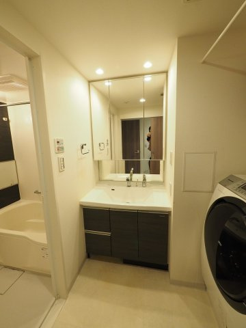 仲介手数料半額　アイディコート所沢ブリエ　最上階の独立洗面台