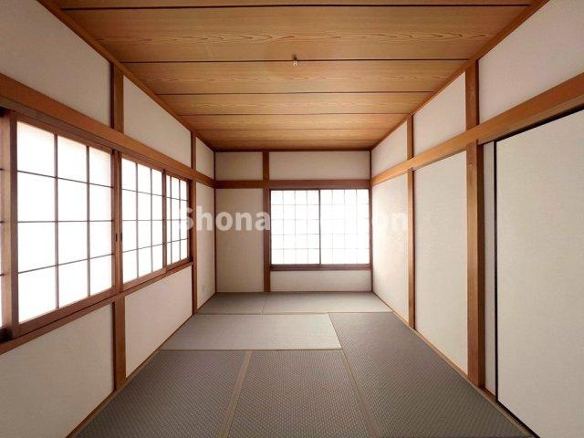 【和室】 | 畳新規交換済み◎いぐさ香る和室で癒しの空間を♪
畳はクッション性があるので、寝室としてもぴったりです！