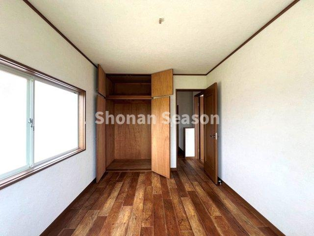 【洋室】 | 全室収納付きで、増えがちな学習用具・衣類や、季節家電なども、各部屋に収納でき便利ですよ。