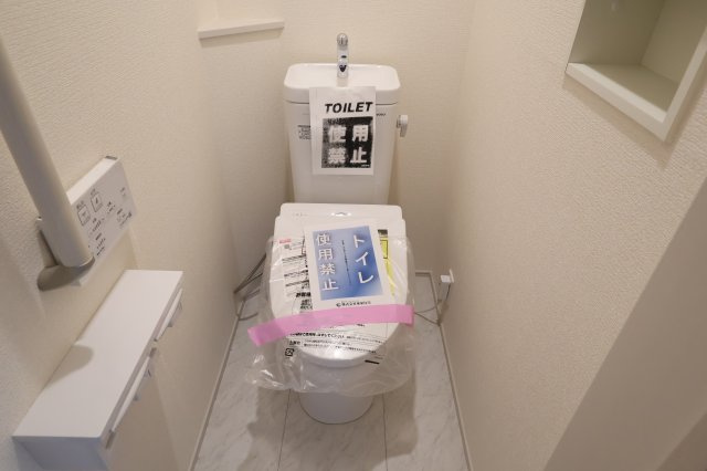 《仲介手数料無料》緑区大字中尾431(5号棟)新築一戸建てブルーミングガーデンのトイレ|撮影日 2025年11月20日 15:20 晴れ