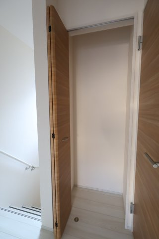 《仲介手数料無料》緑区大字中尾431(5号棟)新築一戸建てブルーミングガーデンの収納|撮影日 2025年11月20日 15:20 晴れ