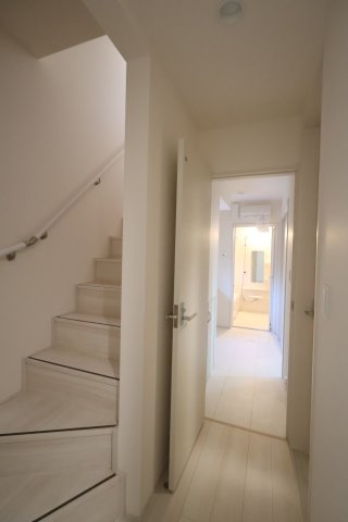 《仲介手数料無料》緑区大字中尾431(7号棟)新築一戸建てブルーミングガーデンの玄関|撮影日 2025年11月20日 15:30 晴れ