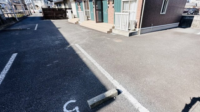 グリンブルスティ　ＹＨの駐車場