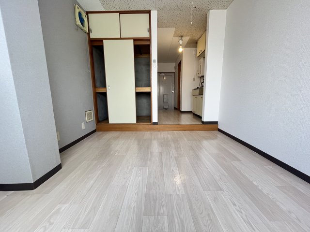 ファミリーハイツの居間・リビング