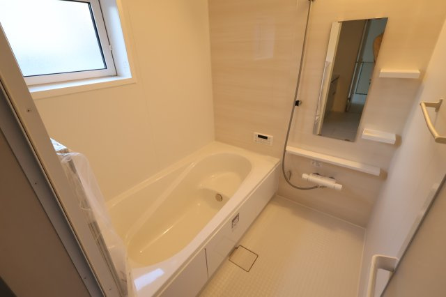 《仲介手数料無料》緑区大字中尾431(9号棟)新築一戸建てブルーミングガーデンの浴室|撮影日 2025年11月20日 15:40 晴れ