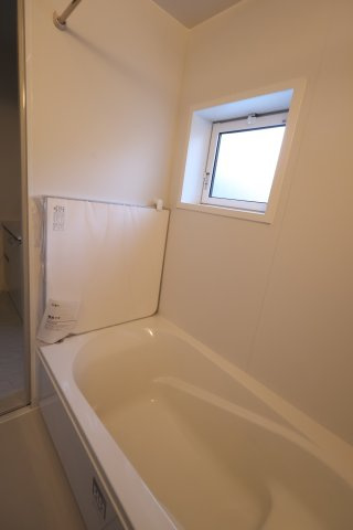 《仲介手数料無料》緑区大字中尾431(9号棟)新築一戸建てブルーミングガーデンの浴室|撮影日 2025年11月20日 15:40 晴れ