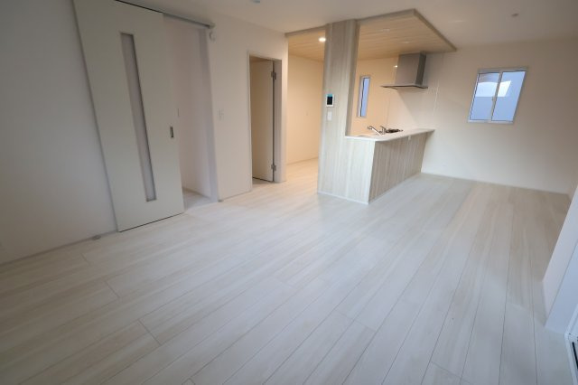 《仲介手数料無料》緑区大字中尾431(9号棟)新築一戸建てブルーミングガーデンの居間・リビング|撮影日 2025年11月20日 15:40 晴れ