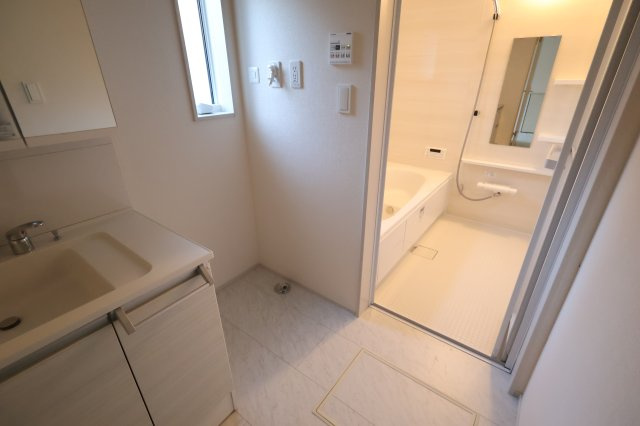 《仲介手数料無料》緑区大字中尾431(9号棟)新築一戸建てブルーミングガーデンのランドリースペース|撮影日 2025年11月20日 15:40 晴れ