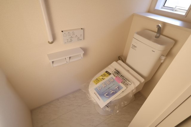 《仲介手数料無料》緑区大字中尾431(9号棟)新築一戸建てブルーミングガーデンのトイレ|撮影日 2025年11月20日 15:40 晴れ