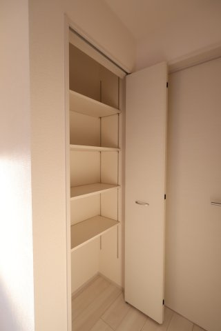 《仲介手数料無料》緑区大字中尾431(9号棟)新築一戸建てブルーミングガーデンの収納|撮影日 2025年11月20日 15:40 晴れ