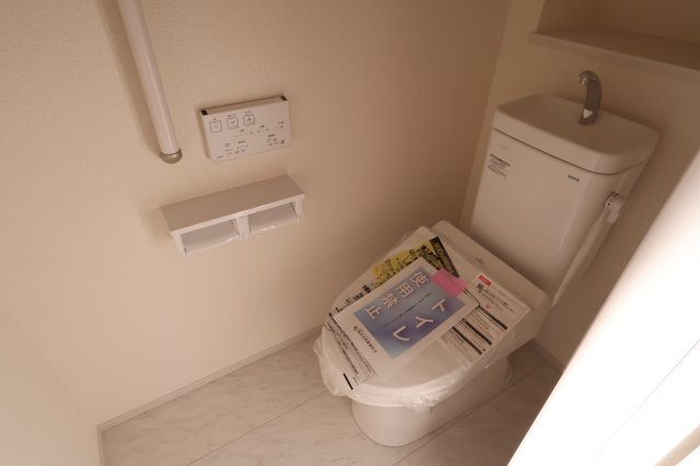 《仲介手数料無料》緑区大字中尾431(9号棟)新築一戸建てブルーミングガーデンのトイレ|撮影日 2025年11月20日 15:40 晴れ