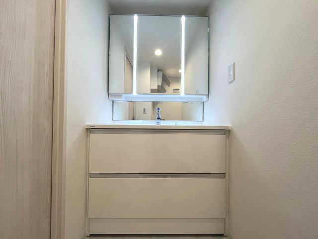 新座市野火止　中古マンション「ネオ・アーバン新座」の独立洗面台|独立洗面台、朝の身支度には欠かせません