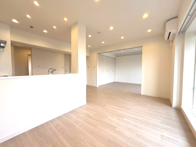 新座市野火止　中古マンション「ネオ・アーバン新座」の居間・リビング|こちらのリビングで趣味の時間をお楽しみください