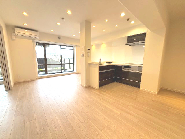 新座市野火止　中古マンション「ネオ・アーバン新座」の居間・リビング|ゆったり過ごせる居間です