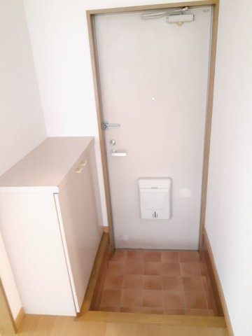 ヒルズ栗林Ａの玄関