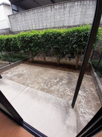 ヒルズ栗林Ａの庭