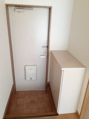 ヒルズ栗林Ｂの玄関