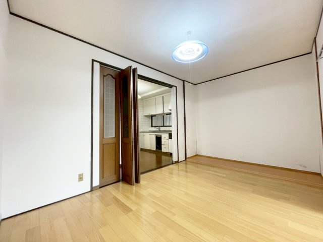 借家　亀岡市下矢田町東法楽寺の居間・リビング