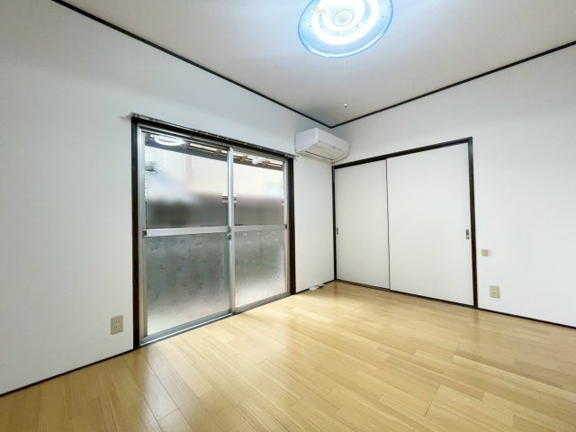 借家　亀岡市下矢田町東法楽寺の居間・リビング