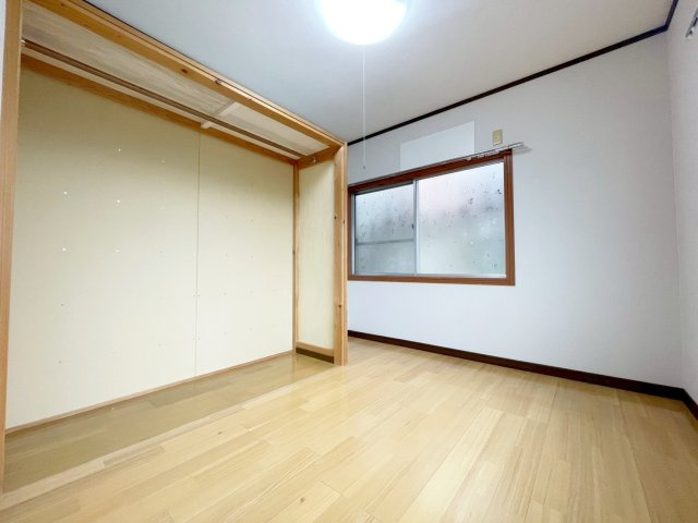 借家　亀岡市下矢田町東法楽寺の洋室